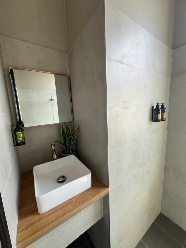 City Budget Hotel Deluxe Family Room 8