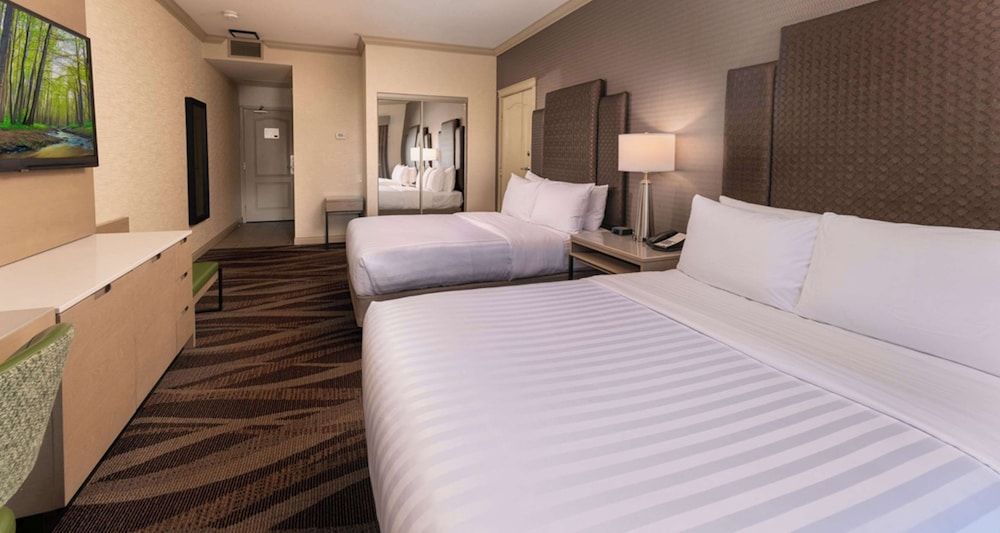 Prestige Harbourfront Resort, WorldHotels Luxury Standard Room, 2 Queen Beds, Non Smoking, Balcony 2