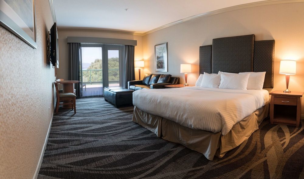 Prestige Harbourfront Resort, WorldHotels Luxury Standard Room, 1 King Bed, Non Smoking, Lake View (with Sofabed)