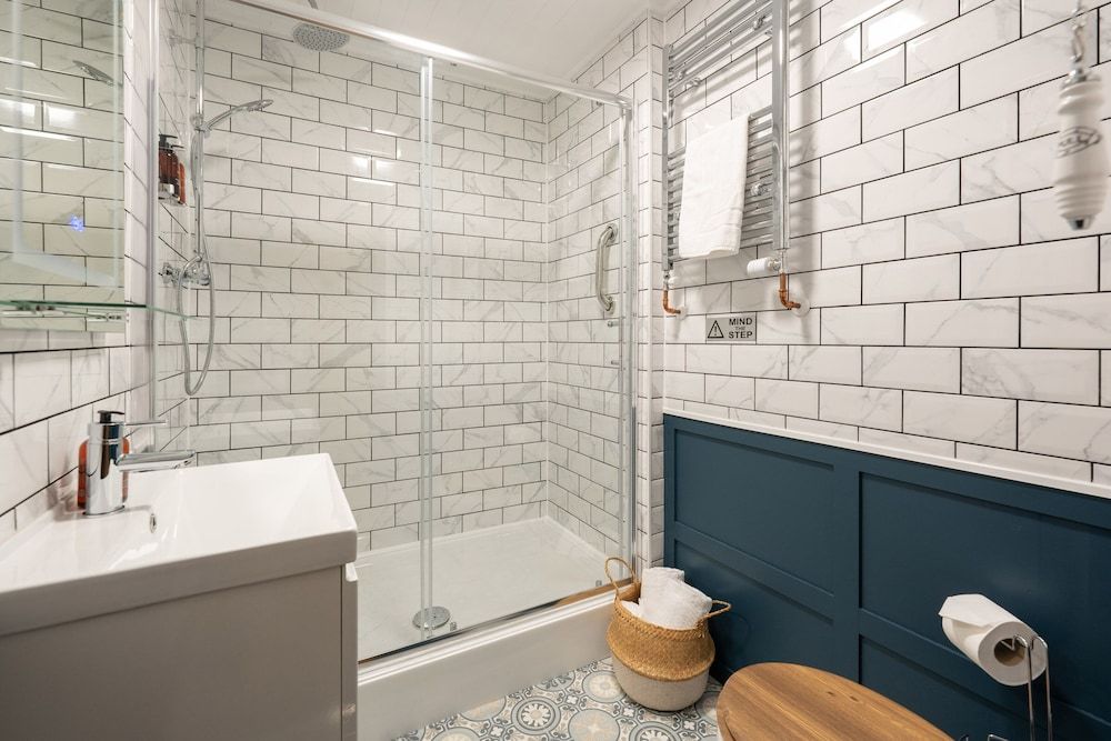 The Bugle Coaching Inn Standard Double Room, Ensuite 4