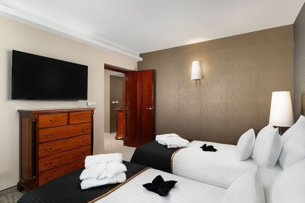 Hotel Divinus Deluxe Plus room 2