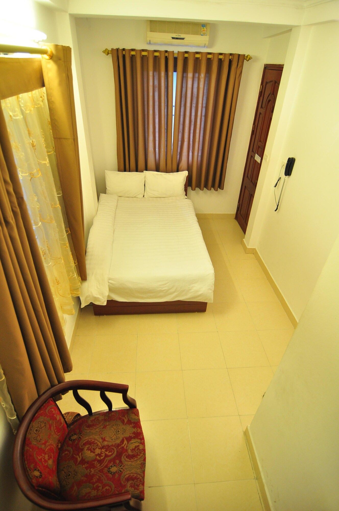 undefined Bluebell Hotel 4