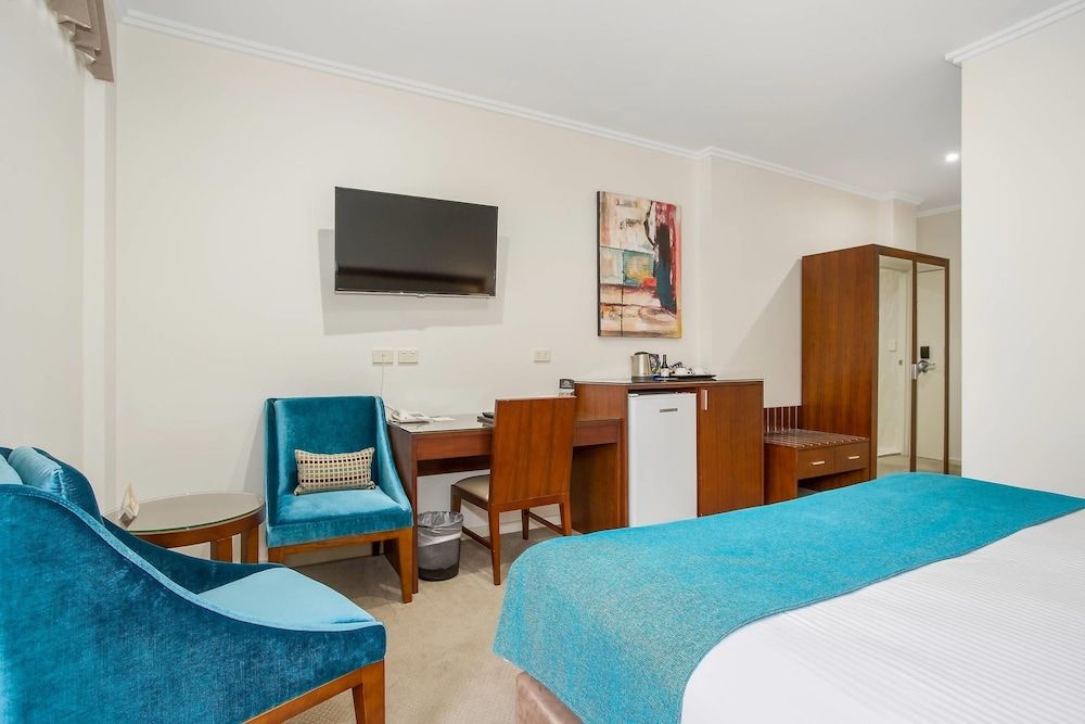 Room, 1 King Bed (Contemporary)