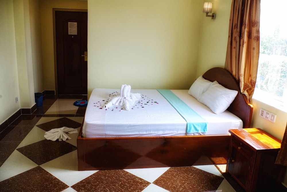 Golden Star Inn Deluxe Double Room 2