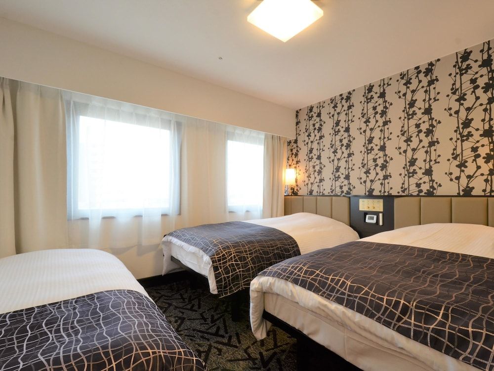 Triple Room, Smoking