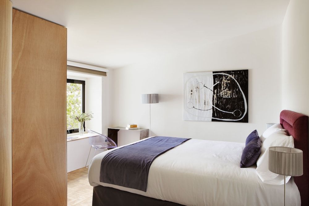 Box art hotel