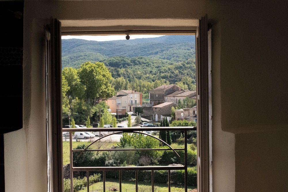 Couvent d'Hérépian Suite, Mountain View 3