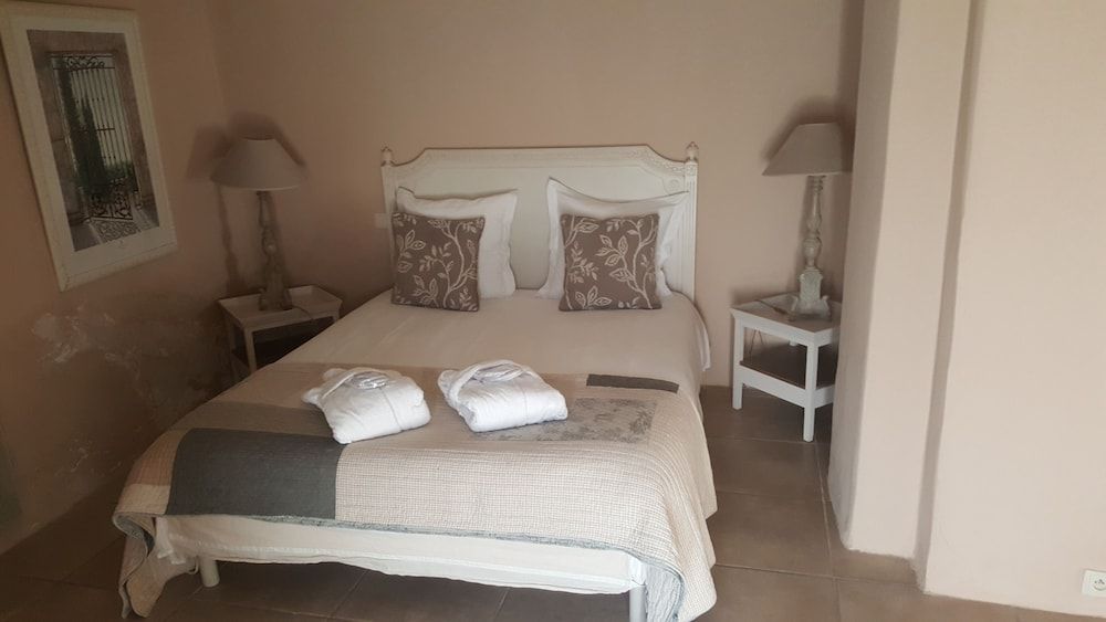 Couvent d'Hérépian Superior Studio, Garden View 2