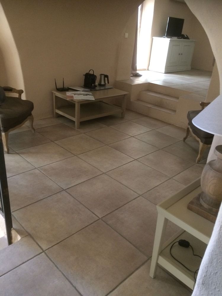 Couvent d'Hérépian Superior Studio, Garden View 4