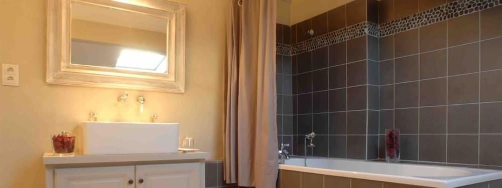 Couvent d'Hérépian Suite, Mountain View 6