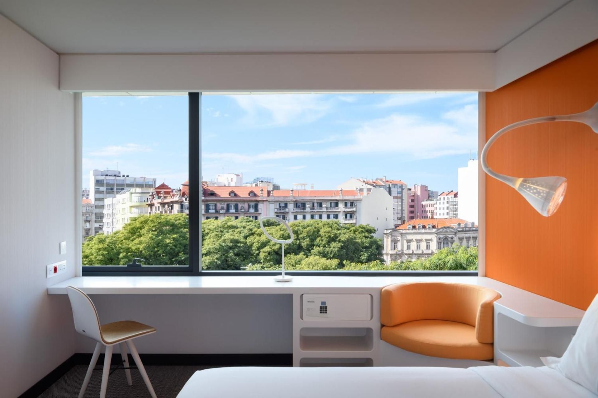 Deluxe Double or Twin Room with City View