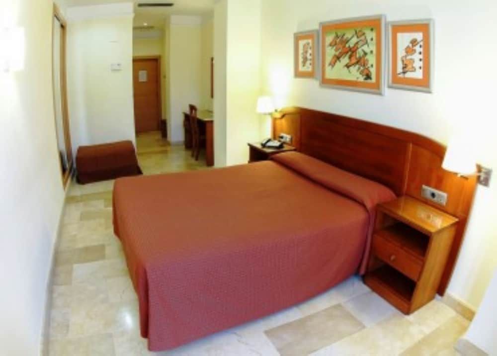 Double Room (2 adults + 1 child)