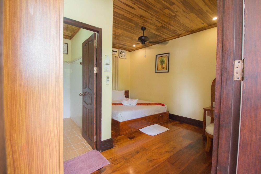 Villa Somphong Deluxe Double downstairs 11