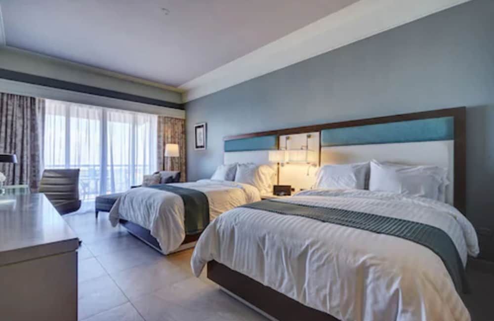 Karibe Hotel Deluxe Room, 2 Queen Beds, Balcony, Mountain View 2