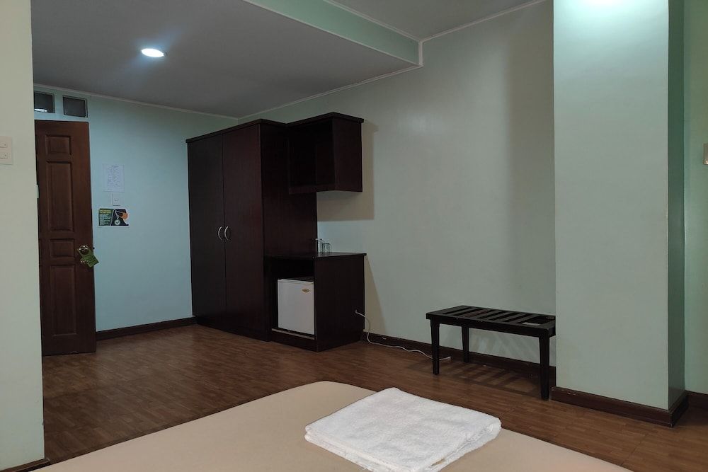 Oftana Suites Cebu near Oakridge Standard Twin Room 8