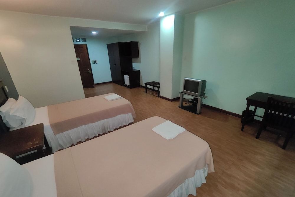 Oftana Suites Cebu near Oakridge Standard Twin Room 3