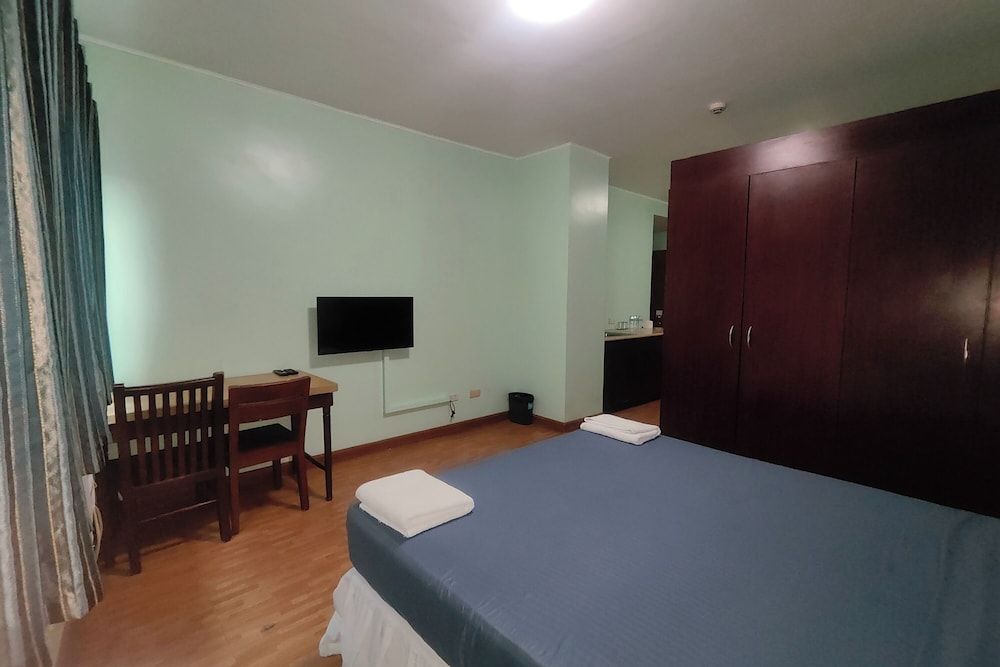 Oftana Suites Cebu near Oakridge Deluxe Room 7