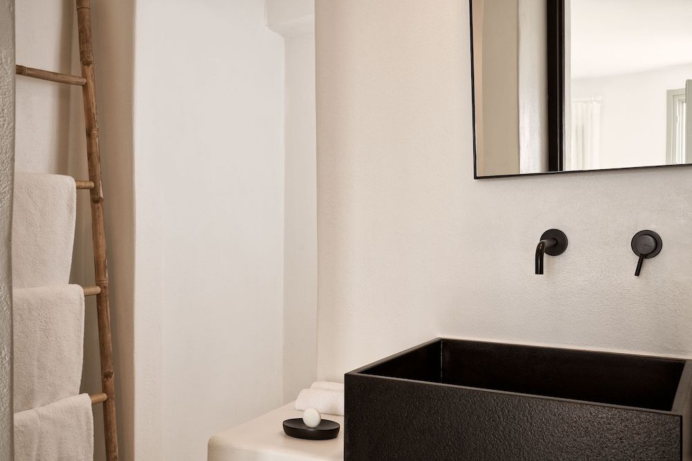 Charisma Suites Senior Suite, Sea View 7