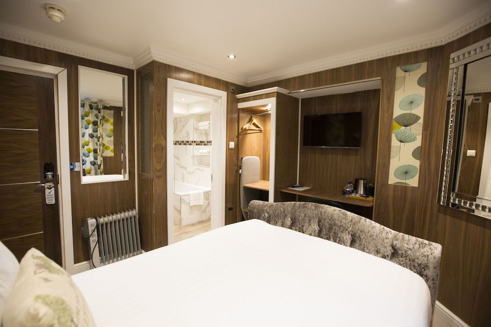 Cheshire Hotel Central London Standard Double Room 2