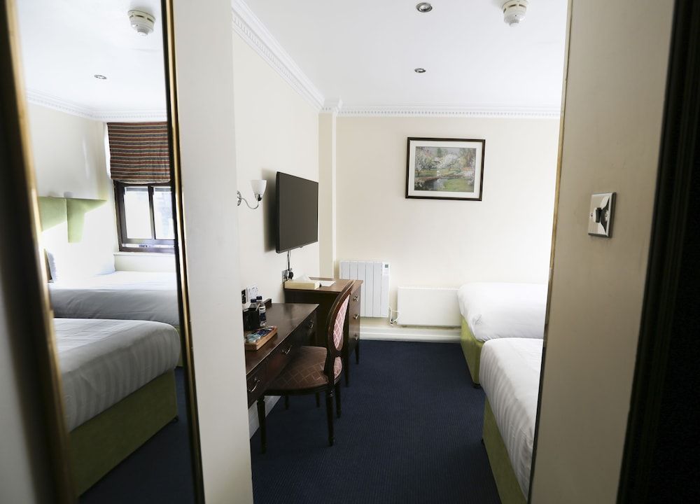Cheshire Hotel Central London Triple Room 3