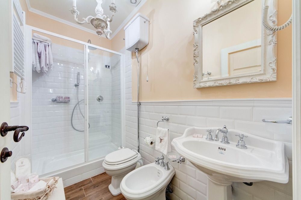 undefined Lunaria Suites Rome 10