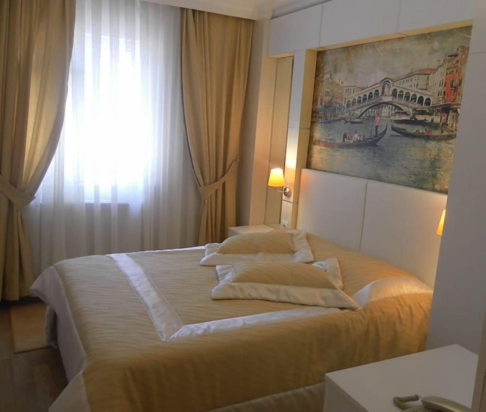 Hotel La White Economy Double Room