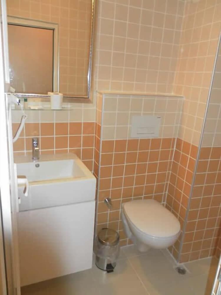 Hotel La White Economy Double Room 18