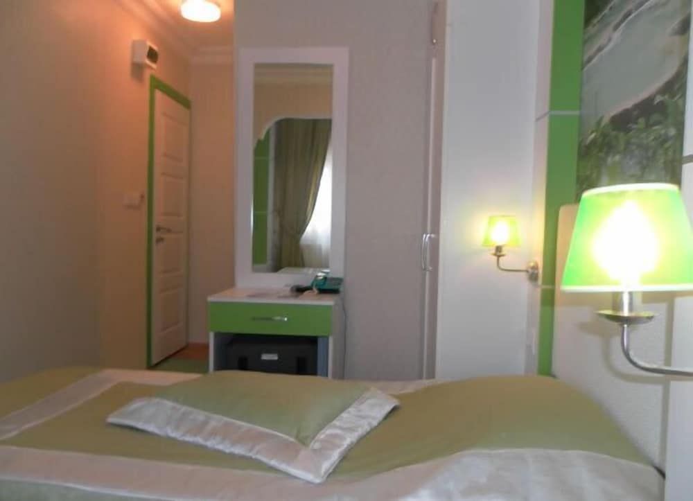 Hotel La White Economy Double Room 13