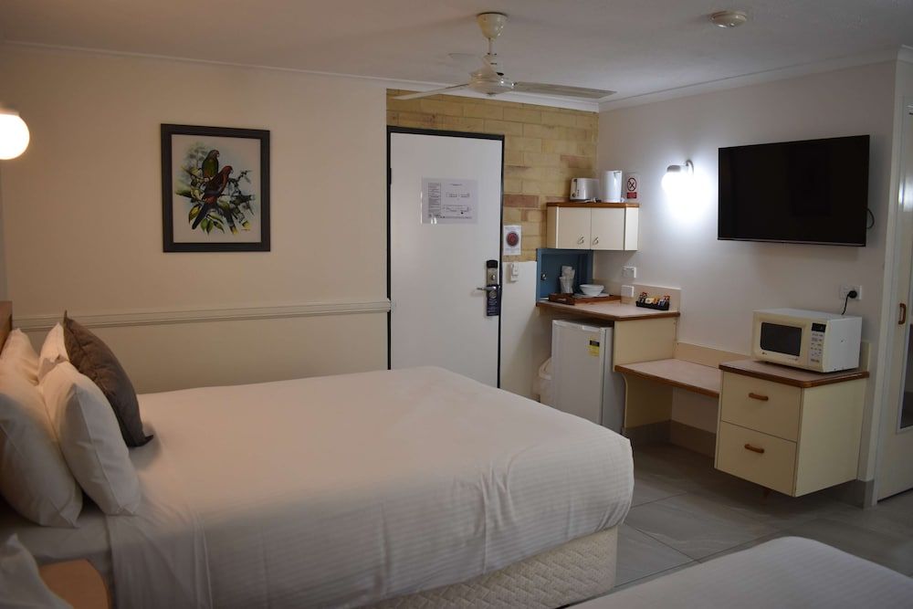 Deluxe Room, Multiple Beds, Non Smoking, Refrigerator & Microwave