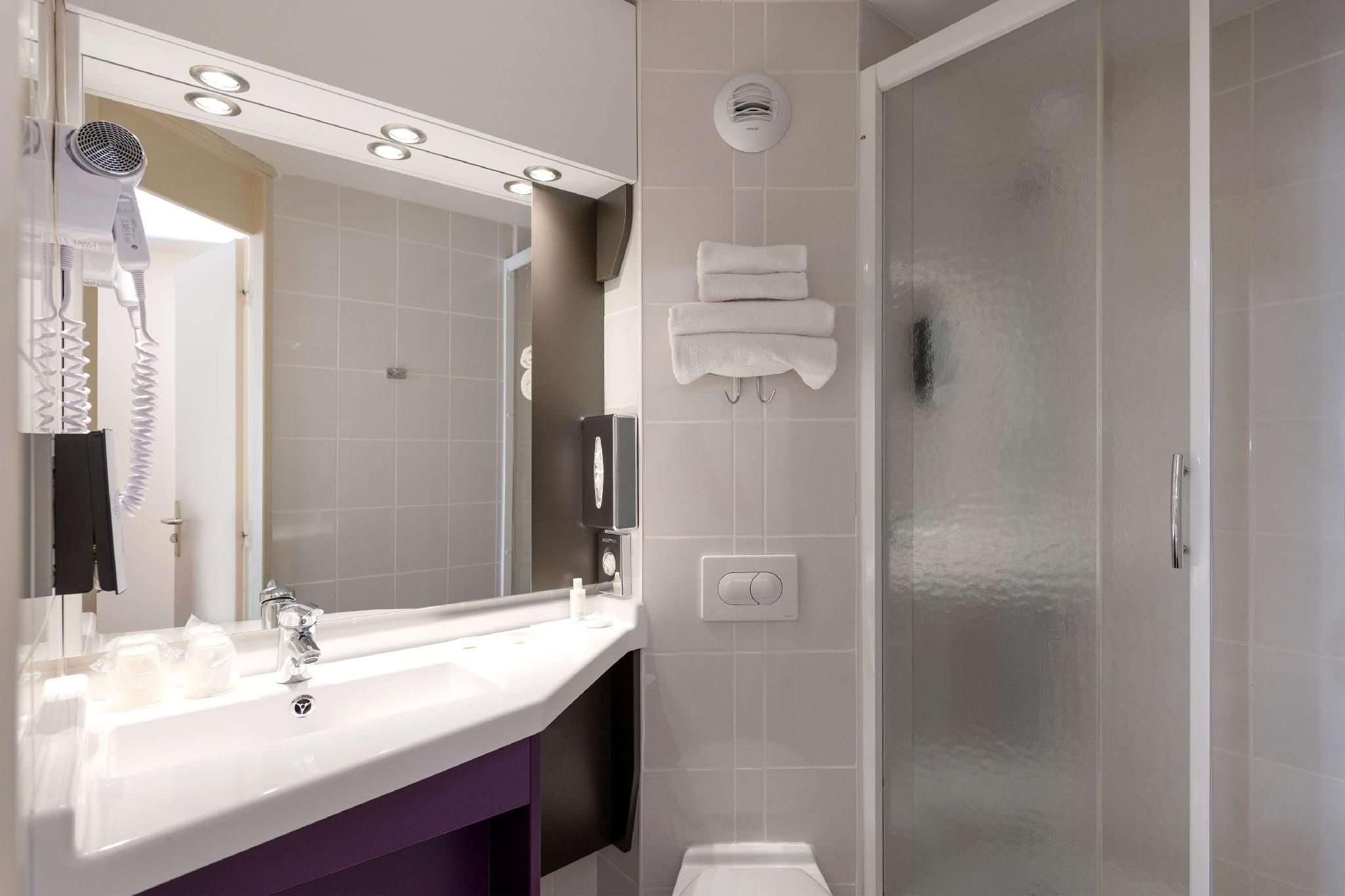 Standard Room - 1 Double Bed 2 Single Beds