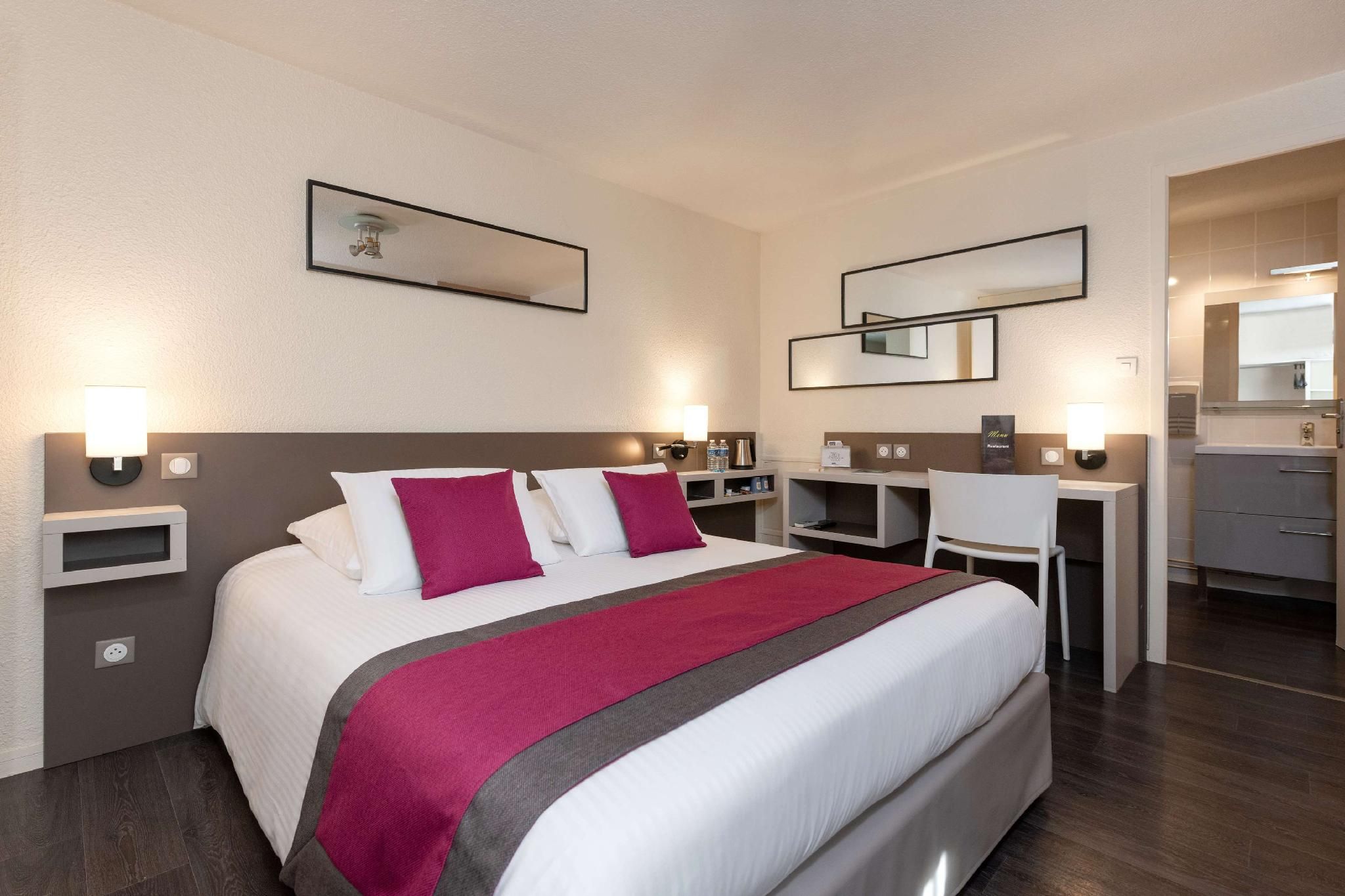 Standard Room - 2 Double Beds 1 Single Bed