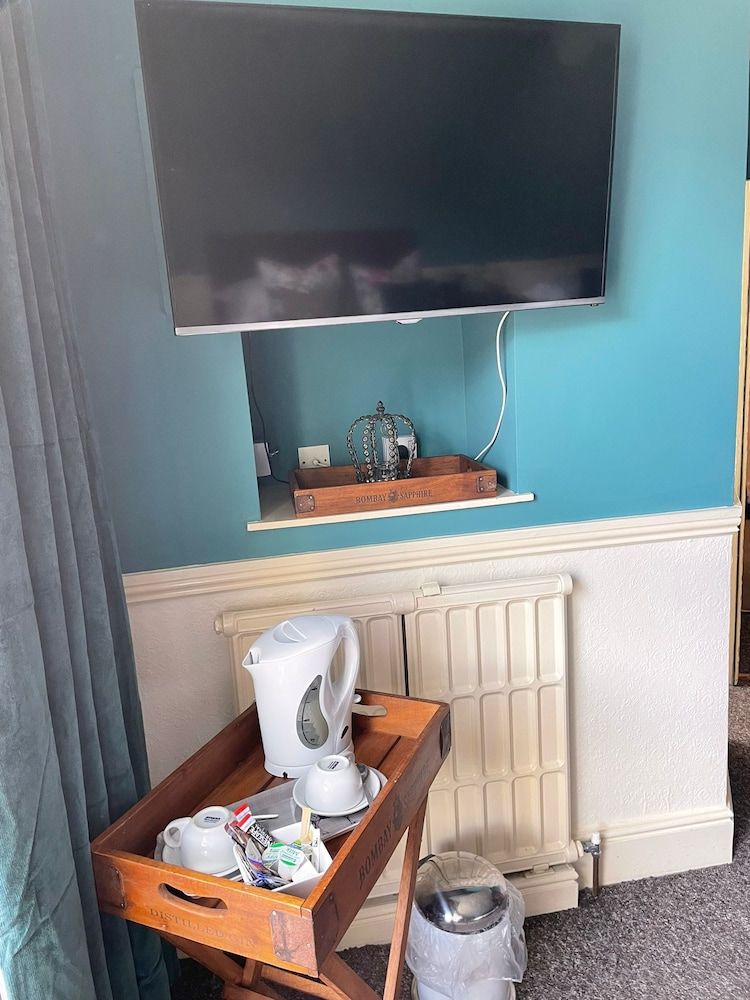 The White Hart Arkells Pub Group Suite, Ensuite (2 Adults and 1 child ) 7