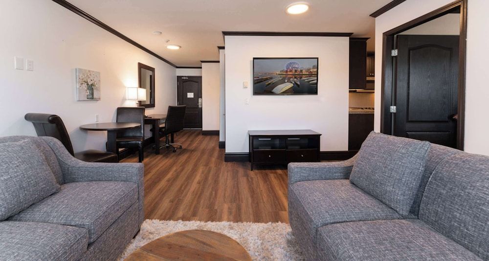 Prestige Rocky Mountain Resort Cranbrook, WorldHotels Crafted Suite, 1 Queen Bed, Non Smoking, Kitchen (with Sofabed) 3