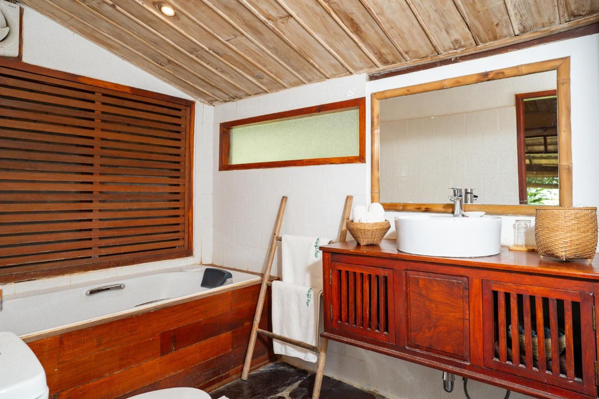 Private Family Bungalow with Garden View