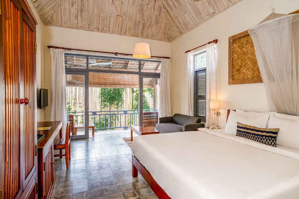 Deluxe Room, 1 Double or 2 Twin Beds, Pool View