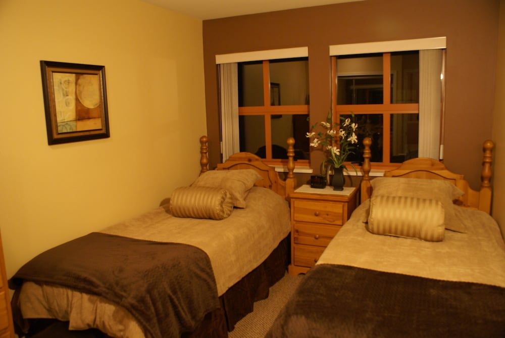Suite, 2 Bedrooms (Village North)