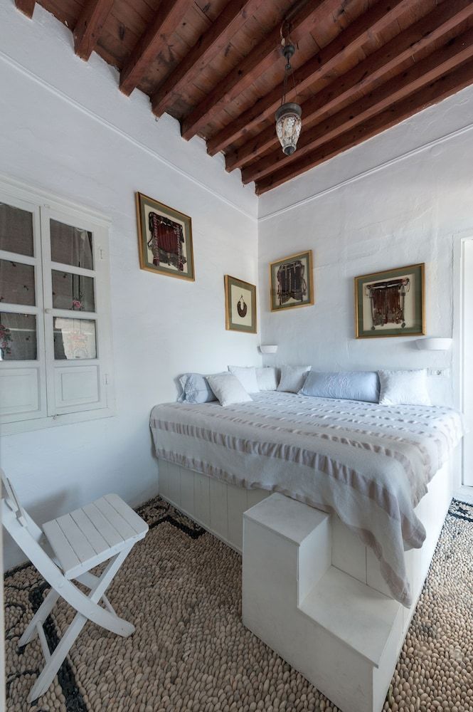 Villa (Melenos)