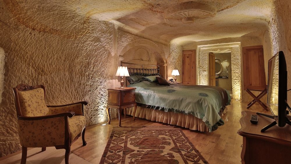 undefined Golden Cave Suites 7
