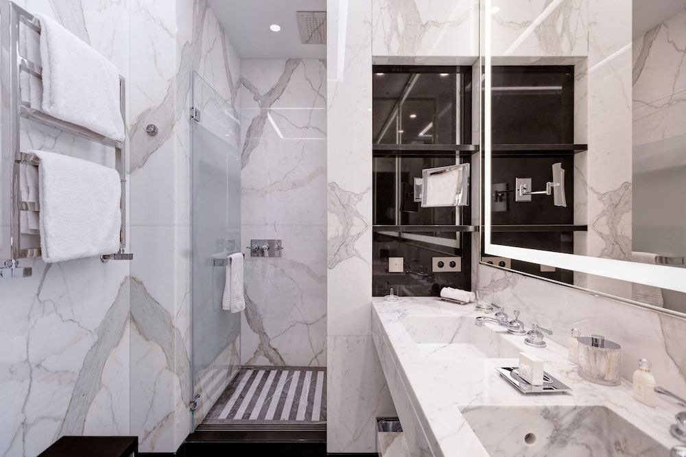 Hôtel de Paris Monte-Carlo Deluxe room - City or Patio view 3