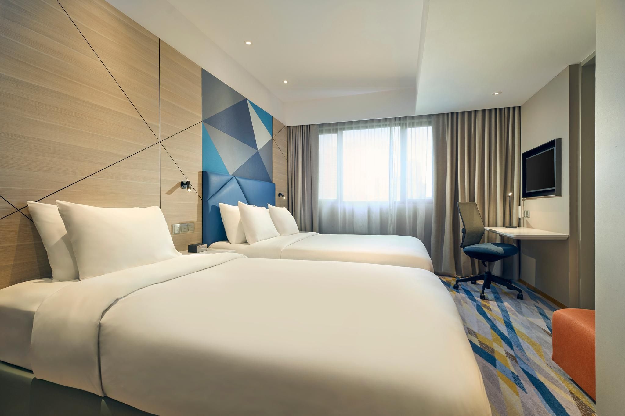 1 Queen 1 Single Standard Top Floor With Free Breakfast
