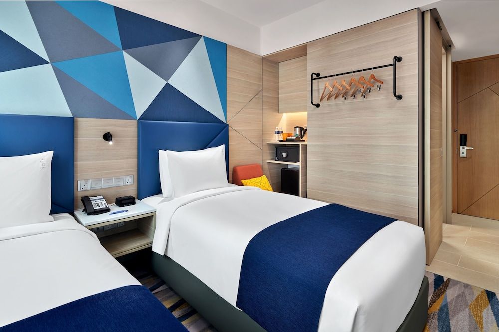 Standard Room, 2 Twin Beds (Top Floor, Free Breakfast)