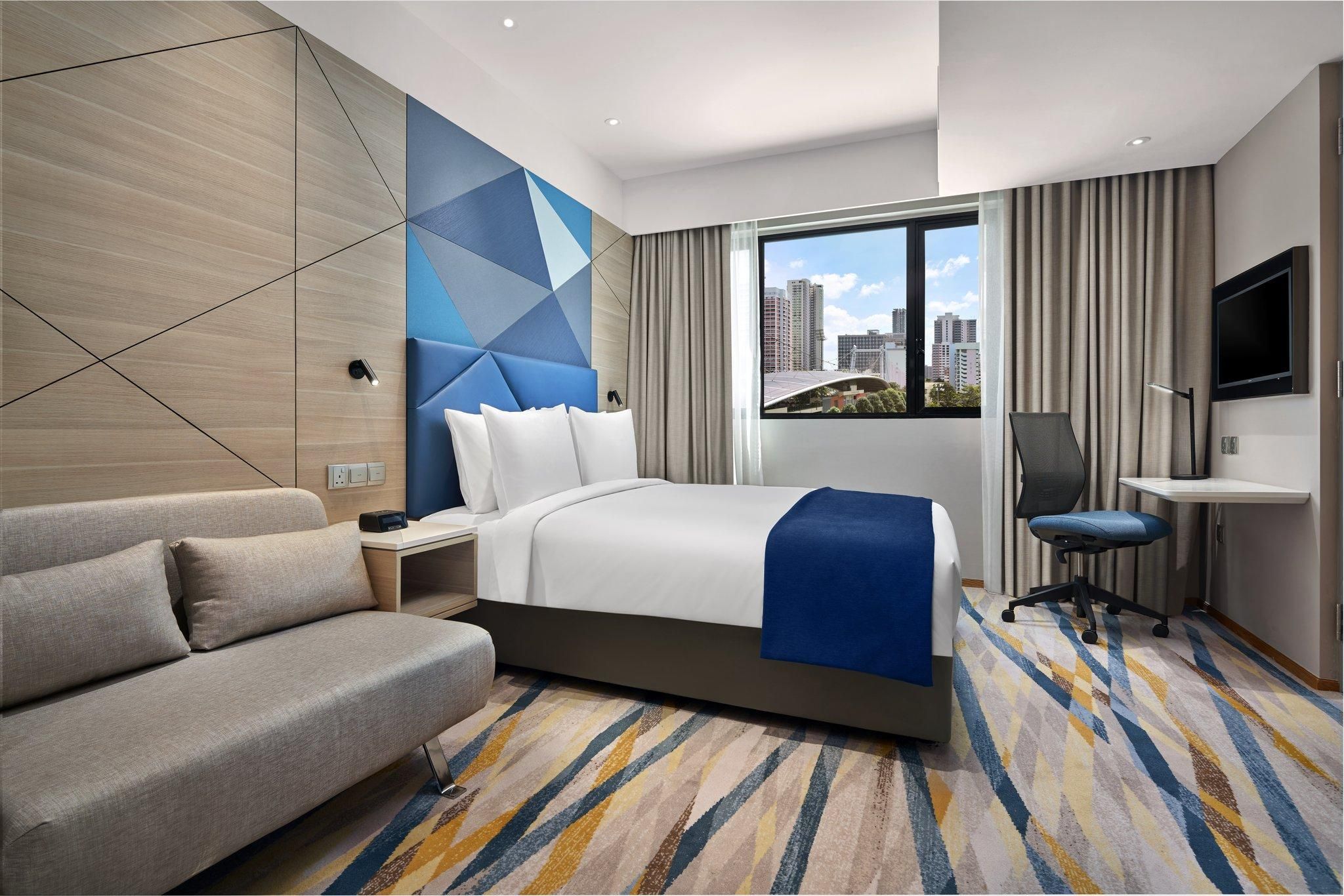 1 Queen Standard Accessible With Free Breakfast