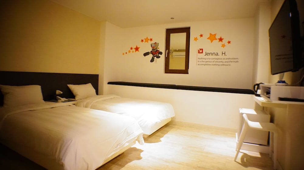 undefined Hotel At noon 9