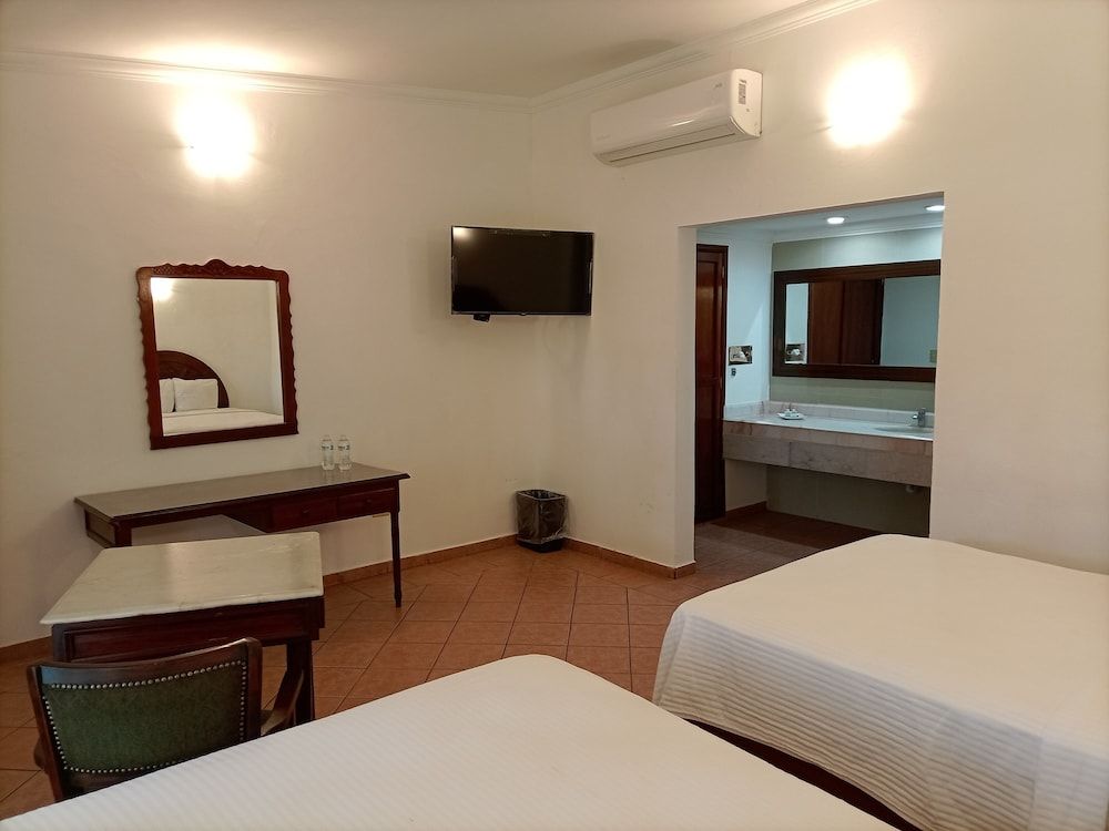 InHouse Select Hacienda Tres Rios Hotel Culiacán Standard Double Room, Pool View 3