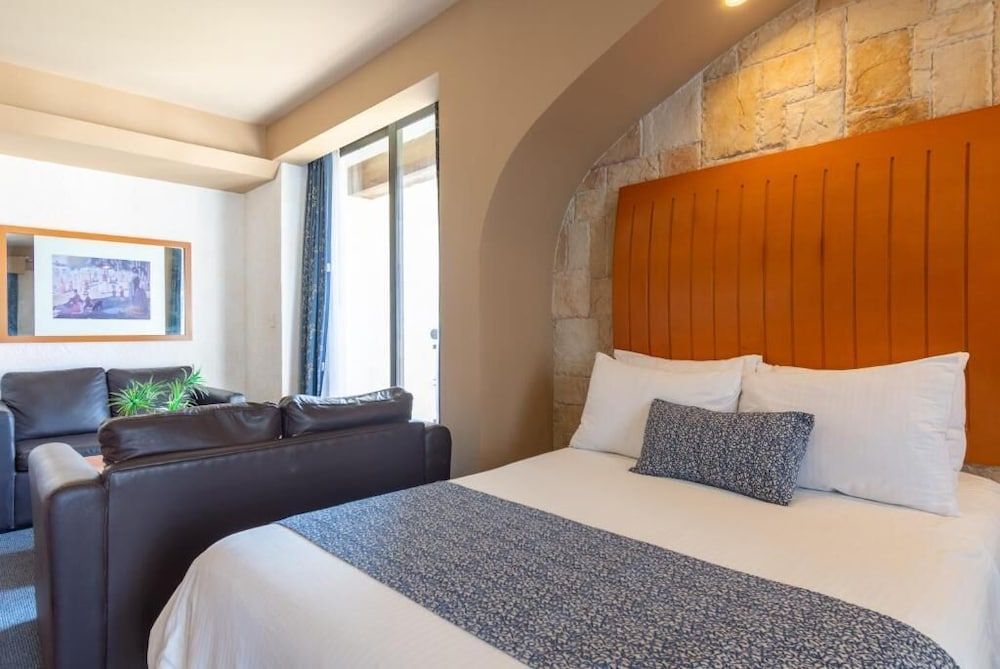 Hotel Flamingo Inn Premium Room, 1 King Bed 3