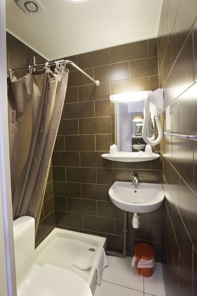 Hipotel Paris Père Lachaise République Double Room 7