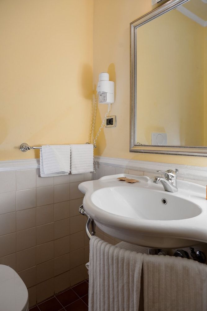 Hotel Oceania Superior Double Room 8