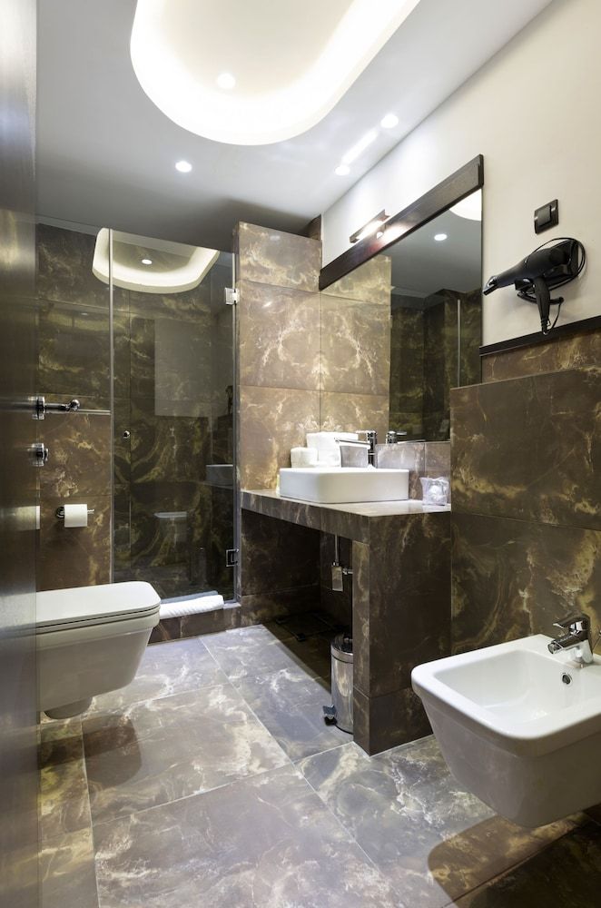 Constantine the Great Family Room, Multiple Beds 4