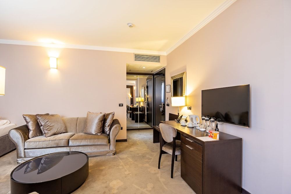 Constantine the Great Family Room, Multiple Beds 2