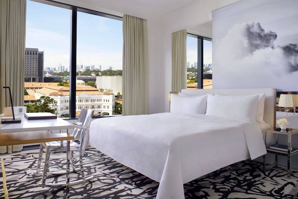 Club Deluxe Room, 1 King Bed, Non Smoking (Executive Lounge Access)